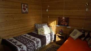 Гостевой дом Надежда Утулик Двухместный номер с 2 отдельными кроватями и дополнительной кроватью-4
