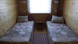 Гостевой дом Надежда Утулик Двухместный номер с 2 отдельными кроватями и дополнительной кроватью-7