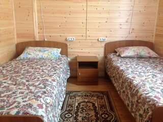 Гостевой дом Надежда Утулик Двухместный номер с 2 отдельными кроватями и дополнительной кроватью-11