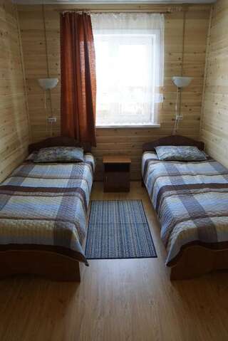 Гостевой дом Надежда Утулик Двухместный номер с 2 отдельными кроватями и дополнительной кроватью-12